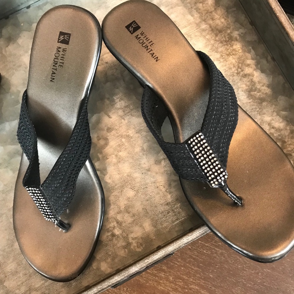 White Mountain sandals